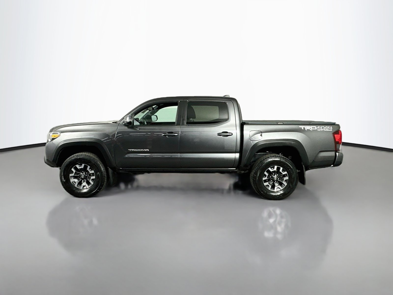 Certified 2019 Toyota Tacoma TRD Off-Road w/ Technology Package AWD/4WD image 4