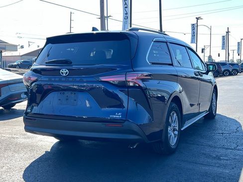 Used 2021 Toyota Sienna LE AWD/4WD image 9