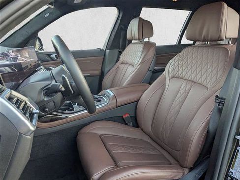 Used 2025 BMW X7 M60i image 16