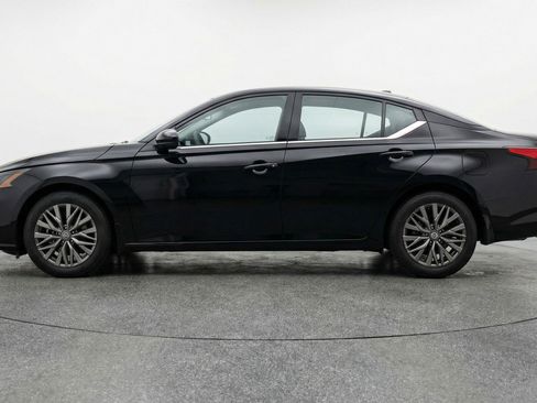 Used 2025 Nissan Altima 2.5 SV FWD image 5