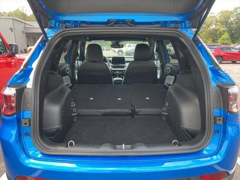 Certified 2025 Jeep Compass Latitude image 34