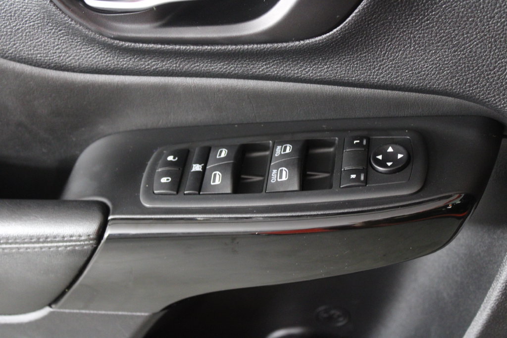 Used 2021 Jeep Cherokee Latitude Plus FWD image 22