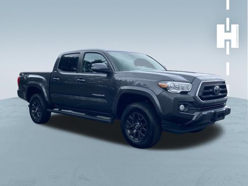 Used 2022 Toyota Tacoma SR5 w/ Technology Package RWD image 1