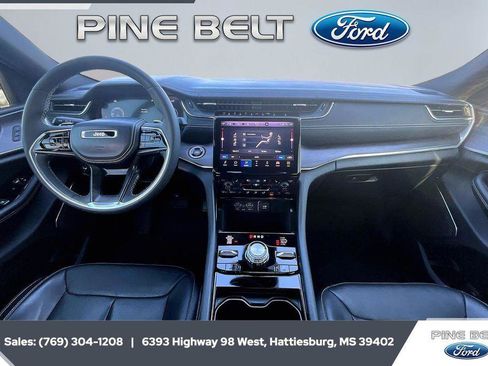 Used 2023 Jeep Grand Cherokee Overland image 13