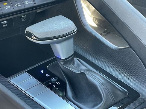 Used 2024 Hyundai Elantra SE image 30