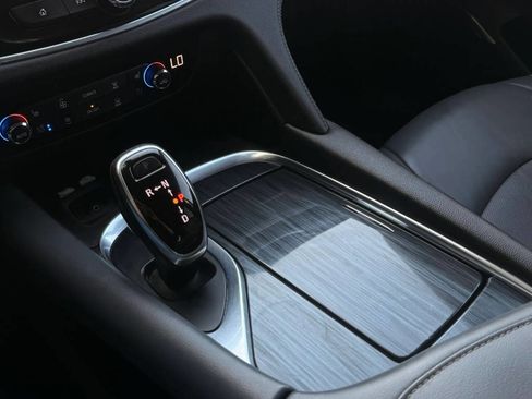 Used 2019 Buick Enclave Premium w/ LPO, Hit The Road Package AWD/4WD image 10