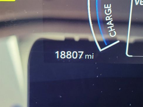 Used 2025 Toyota Camry LE image 23