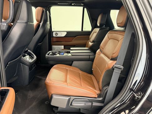 Used 2024 Lincoln Navigator Reserve image 14