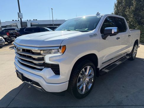 Used 2024 Chevrolet Silverado 1500 High Country w/ High Country Premium Package AWD/4WD image 7