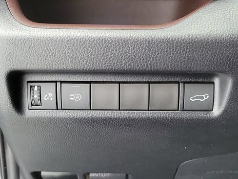 Used 2019 Toyota RAV4 Limited FWD image 34