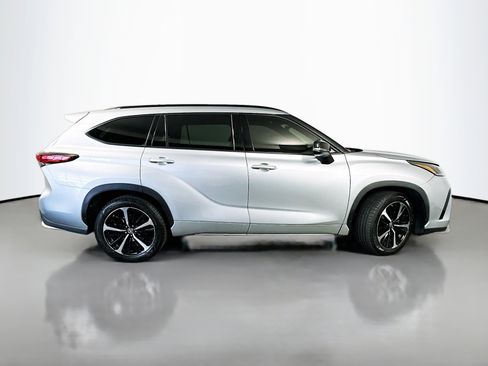 Used 2021 Toyota Highlander XSE AWD/4WD image 8