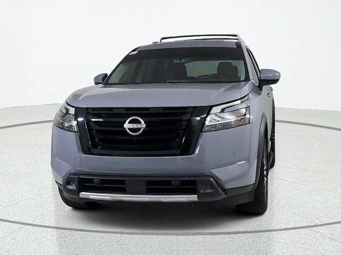 Used 2024 Nissan Pathfinder Platinum w/ Lighting Package (N93) AWD/4WD image 2