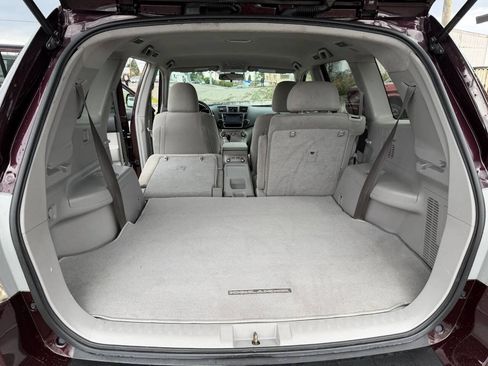 Used 2013 Toyota Highlander Plus AWD/4WD image 19