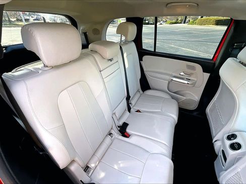 Certified 2025 Mercedes-Benz GLB 250 image 17