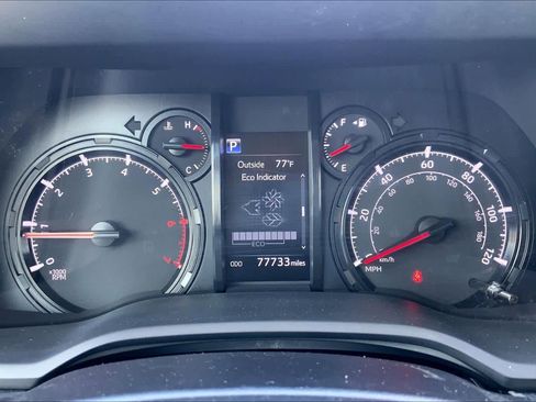 Used 2023 Toyota 4Runner SR5 AWD/4WD image 25
