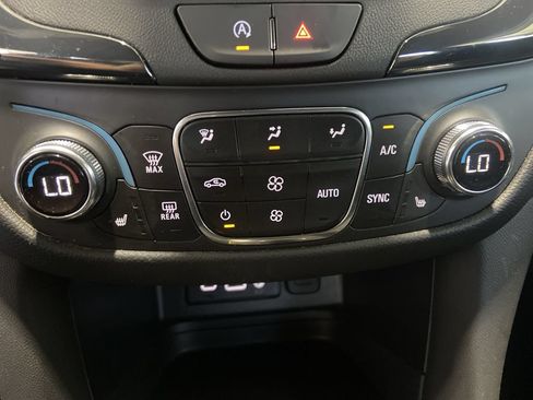 Used 2023 Chevrolet Equinox RS AWD/4WD image 17
