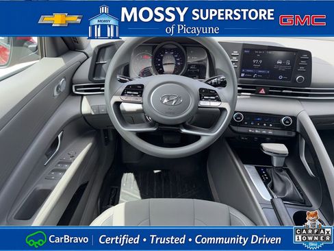 Used 2023 Hyundai Elantra SEL w/ Cargo Package FWD image 17