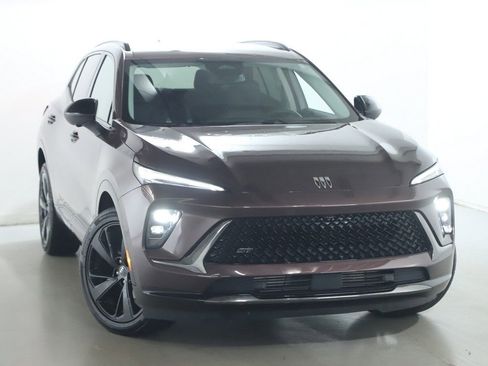 Used 2025 Buick Envision Sport Touring image 1