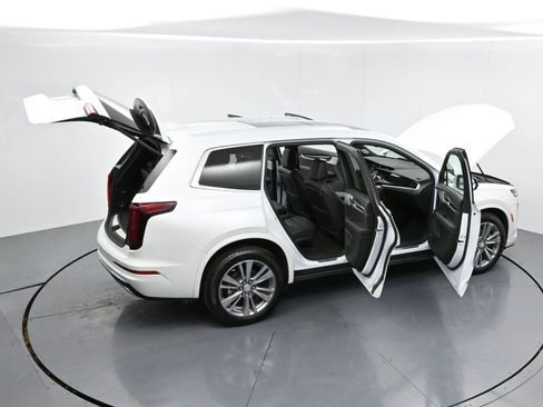 Used 2025 Cadillac XT6 Premium Luxury image 46