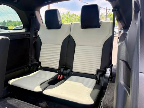 Used 2022 Land Rover Discovery S R-Dynamic AWD/4WD image 22