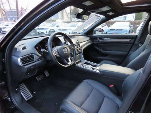 Used 2019 Honda Accord Sport image 2