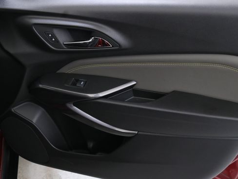 Used 2024 Chevrolet Trax ACTIV w/ Driver Confidence Package image 30