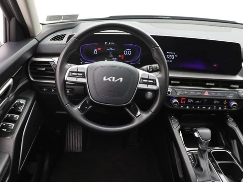 Used 2025 Kia Telluride S image 12