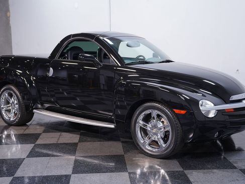 Used 2005 Chevrolet SSR w/ Preferred Equipment Group image 14
