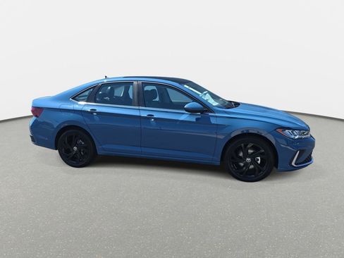 New 2026 Volkswagen Jetta SE FWD image 3