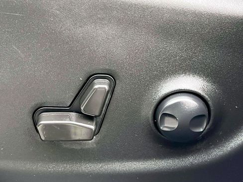 Used 2022 Jeep Cherokee Limited image 17