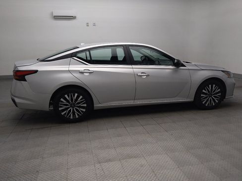 Used 2025 Nissan Altima 2.5 SV FWD image 10