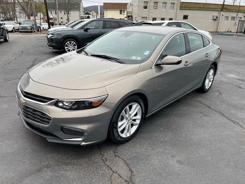 Used 2017 Chevrolet Malibu LT w/ Driver Confidence Package image 7