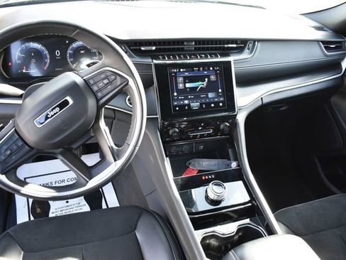 Used 2023 Jeep Grand Cherokee L Laredo image 17