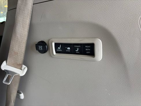 Used 2017 Chrysler Pacifica Limited FWD image 31