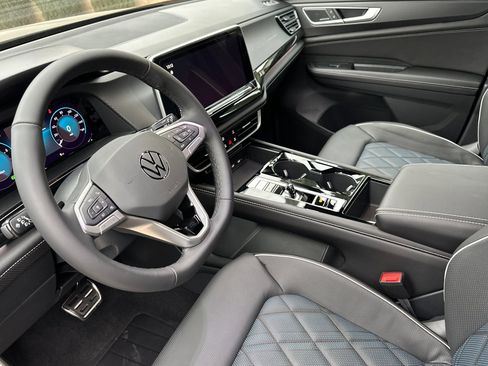 New 2026 Volkswagen Atlas Cross Sport SEL Premium R-Line image 10