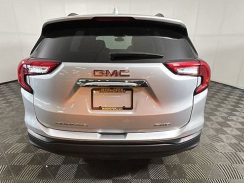 Used 2022 GMC Terrain SLE w/ Driver Convenience Package AWD/4WD image 3