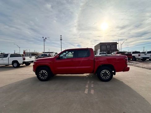 Certified 2024 Nissan Frontier SL w/ Technology Package image 5