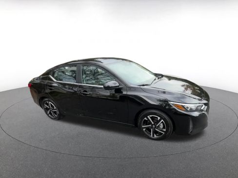 Used 2025 Nissan Sentra SV image 2
