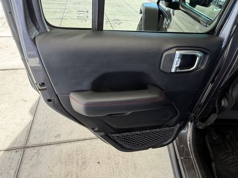 Used 2018 Jeep Wrangler Unlimited Rubicon image 18