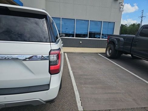 Used 2021 Ford Expedition Max Limited image 8