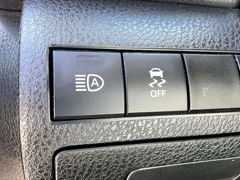 Used 2020 Toyota Camry XSE FWD image 31