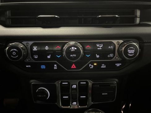 Used 2024 Jeep Wrangler High Altitude image 18