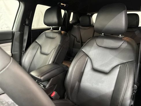 Used 2025 Jeep Compass Limited AWD/4WD image 13