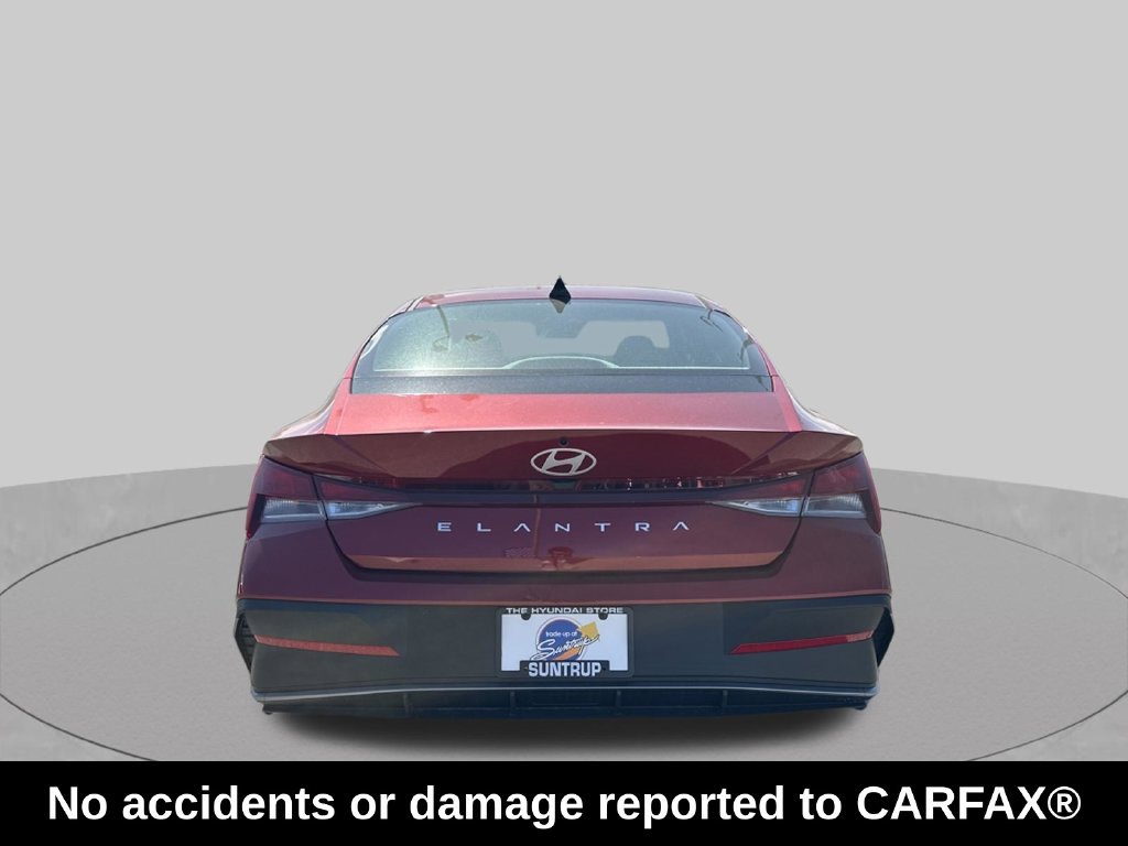 Used 2026 Hyundai Elantra SE FWD image 4