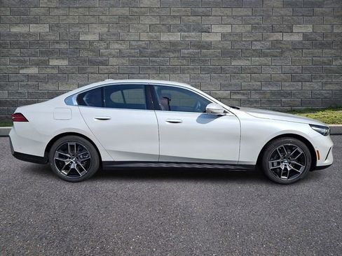 New 2026 BMW 530i xDrive w/ Premium Package AWD/4WD image 7