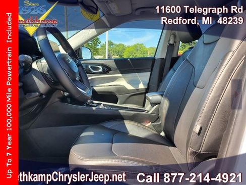 Certified 2022 Jeep Compass Limited image 4