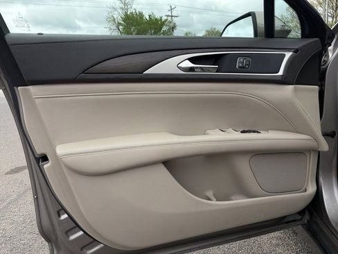 Used 2019 Lincoln MKZ Reserve image 12