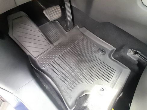 Used 2021 Toyota Highlander XLE AWD/4WD image 37