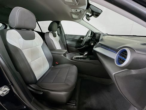 Used 2025 Chevrolet Trax LS FWD image 29