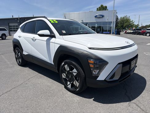 Used 2025 Hyundai Kona SEL AWD/4WD image 1